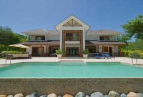 Amazing 4-bedroom tropical villa with private pool and golf course view at luxury resort